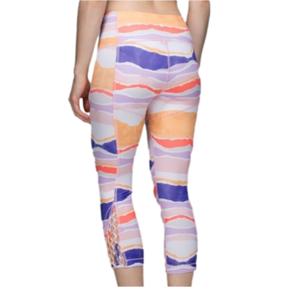 ⛱️NWOT Lululemon True Self Crop in Bleacher Stripe White Iris Flower
